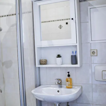 Fewostaeps- Charmanter, Moderner Juwel Daire